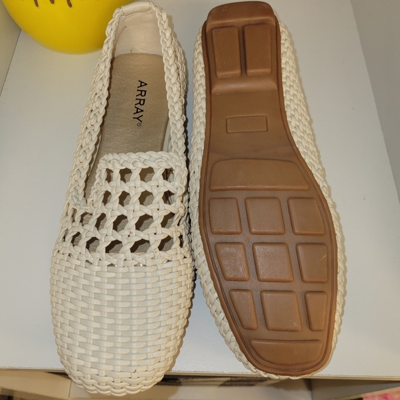 ARRAY Tori women's Natural color slip on flats. 8.5 N - Picture 6 of 6